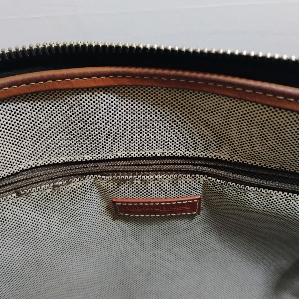 Chic Black and Tan Shoulder Bag - Picture 9 of 12